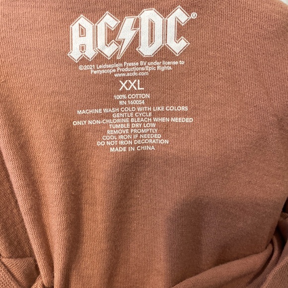 Plus Size AC DC High Voltage Short Sleeve Crew Neck Band Tee Shirt XXL New NWT - Picture 3 of 5